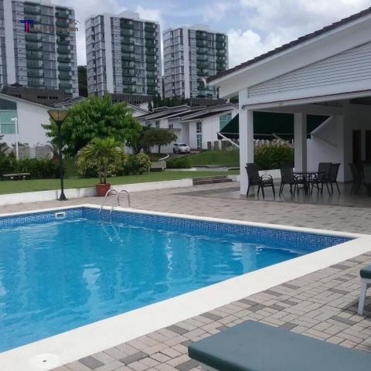 Condominio con piscina